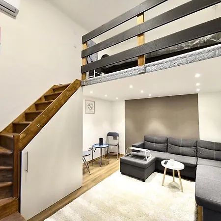 Apartment Cute Gallery Close To The Basilica, Queen *